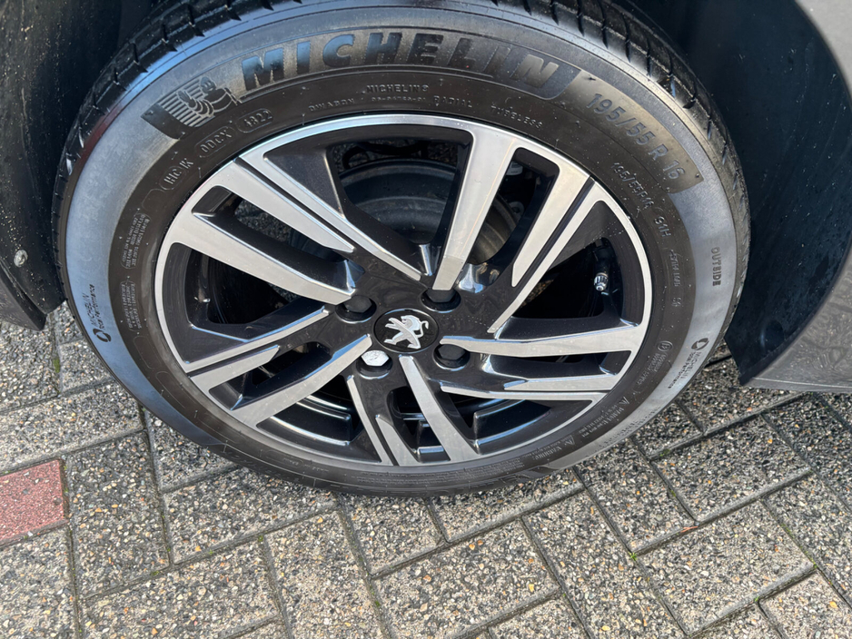 2023 Peugeot 208 1.2 Puretech 75bhp Active €18,950