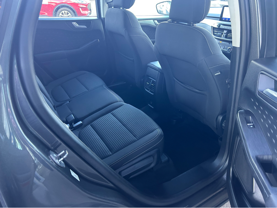 2021 Ford Kuga - image 2