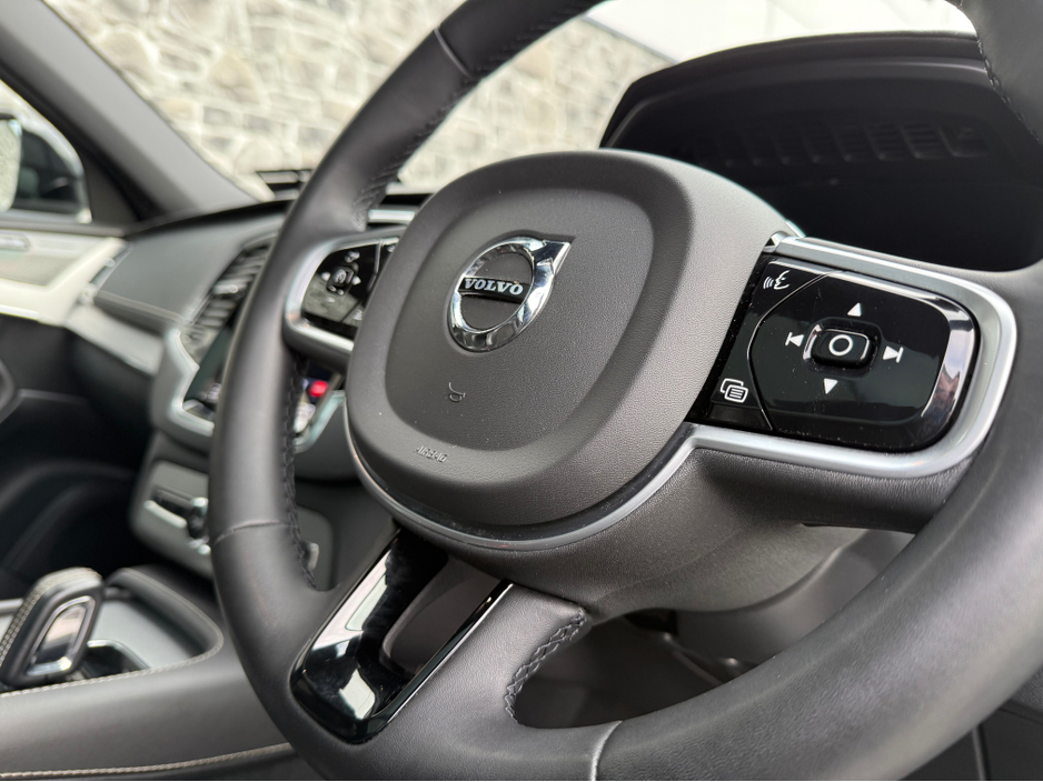 2022 Volvo XC90 - image 7
