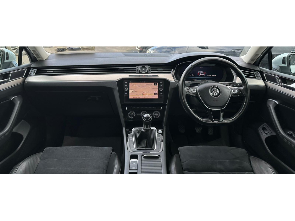 2019 Volkswagen Passat - image 13