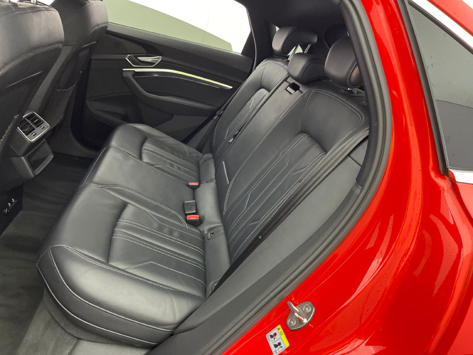 2022 Audi e-tron - image 4