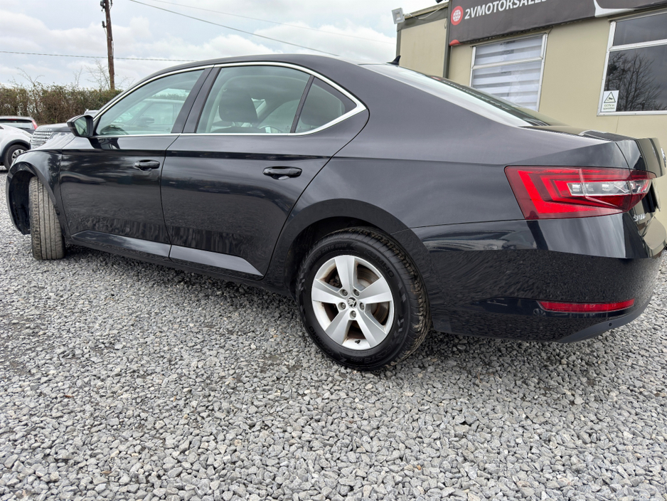 2018 Skoda Superb - image 3
