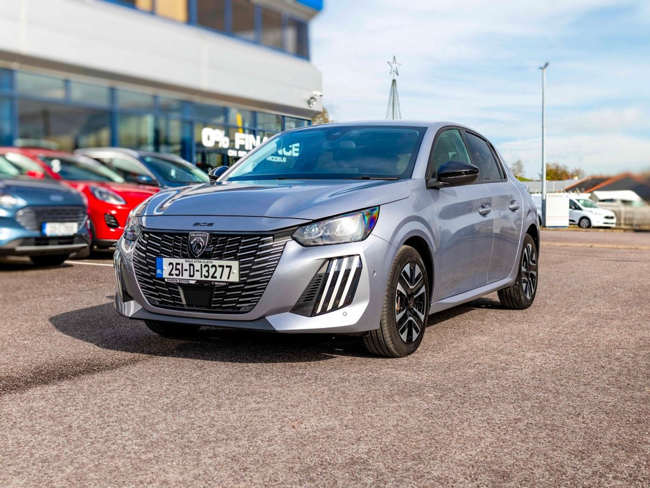 2025 Peugeot 208 - image 11