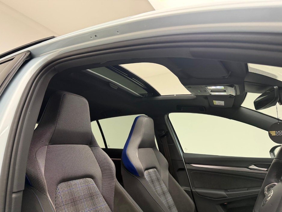 2025 Volkswagen Golf GTE 1.5 PHEV 272HP DSG *PAN ROOF* €47,990