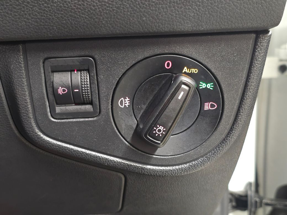 2018 Volkswagen Polo - image 18