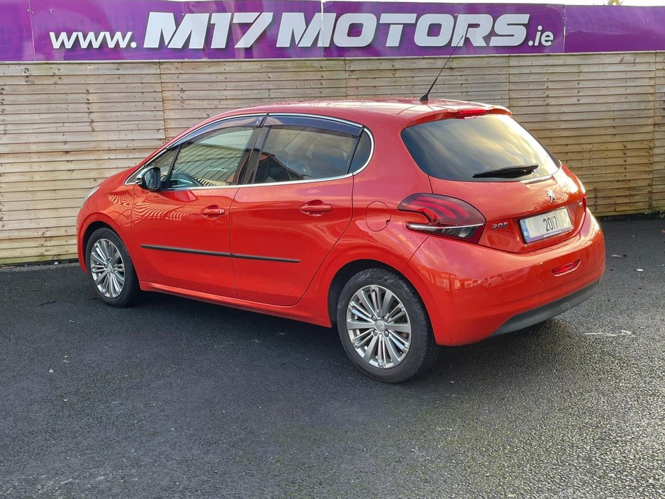 2017 Peugeot 208  €10,950