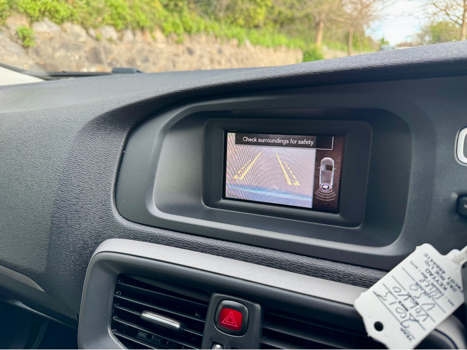 2015 Volvo V40 - image 18