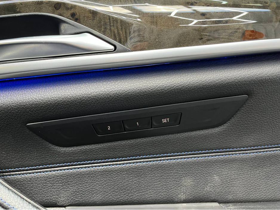 2018 BMW 5 Series 2018 523D M-SPORT 2.0 AUTOMATIC / CRUISE CONTROL / 360° PARKING CAMERA / ELECTRIC MEMORY SEATS / PADDLE SHIFTERS