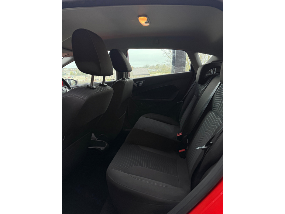 2012 Ford Fiesta - image 15