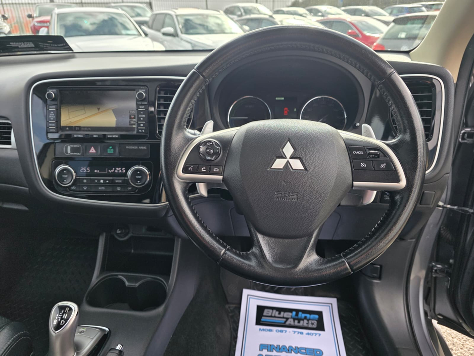 2014 Mitsubishi Outlander - image 9