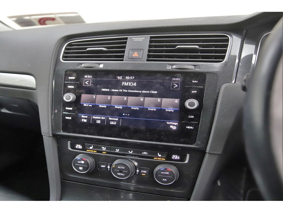 2019 Volkswagen E-Golf - image 16