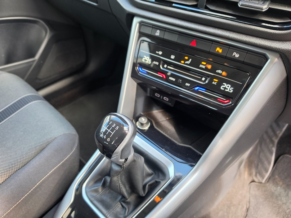 2022 Volkswagen T-Roc - image 13