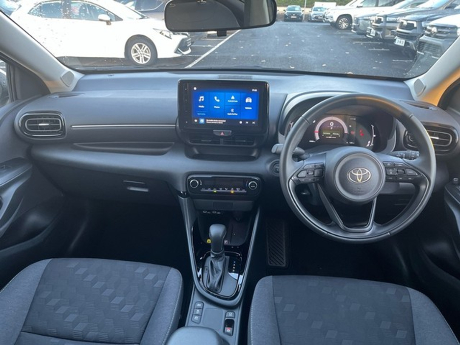 2025 Toyota Yaris YARIS LUNA SPORT €28,888