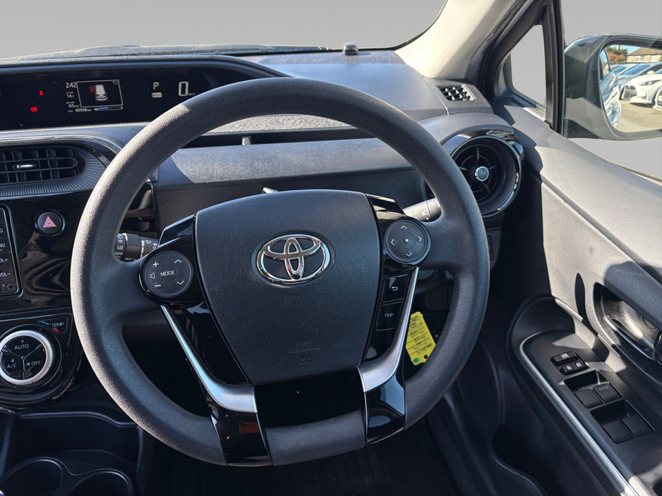 2018 Toyota Aqua - image 12
