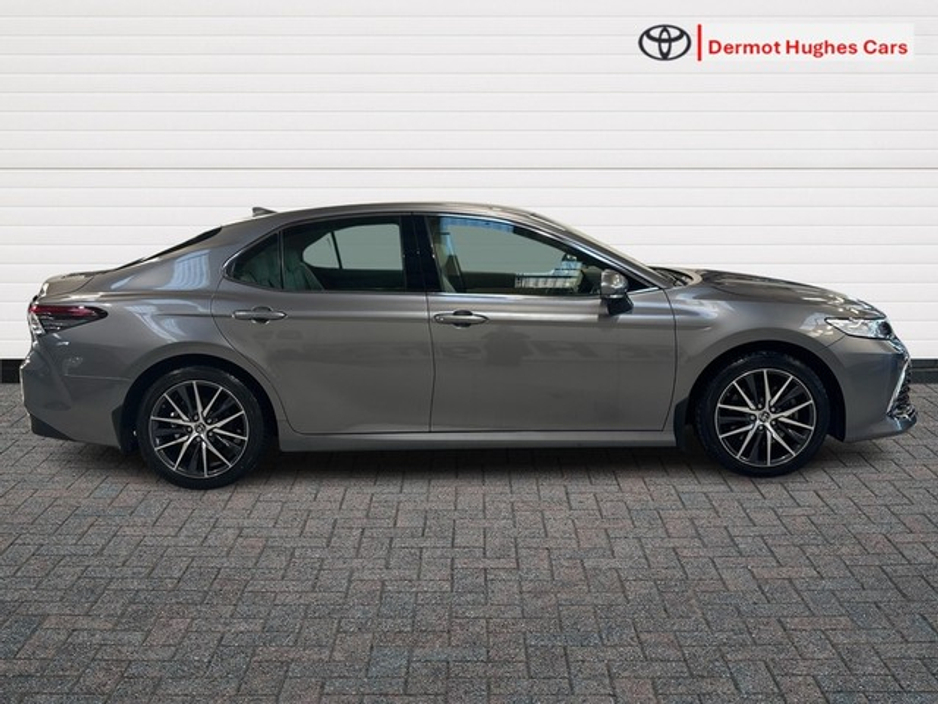 2023 Toyota Camry - image 3