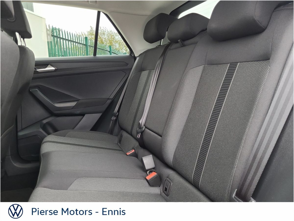 2025 Volkswagen T-Roc - image 8