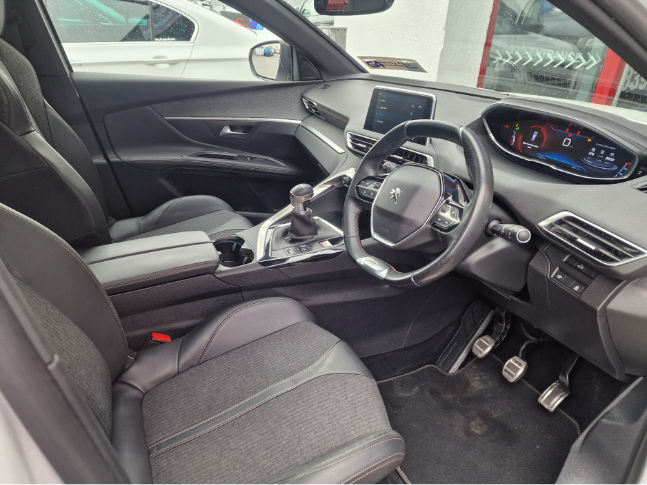 2019 Peugeot 5008 - image 15