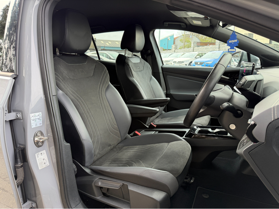 2023 Volkswagen ID.4 - image 13