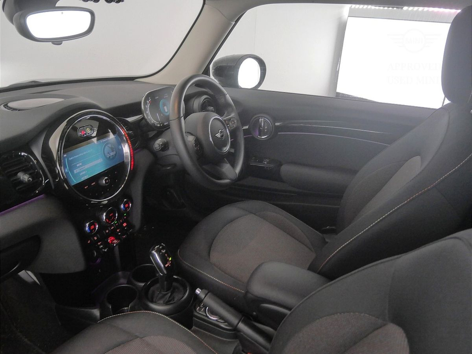 2024 MINI Hatch 3-Door Cooper Classic €29,900