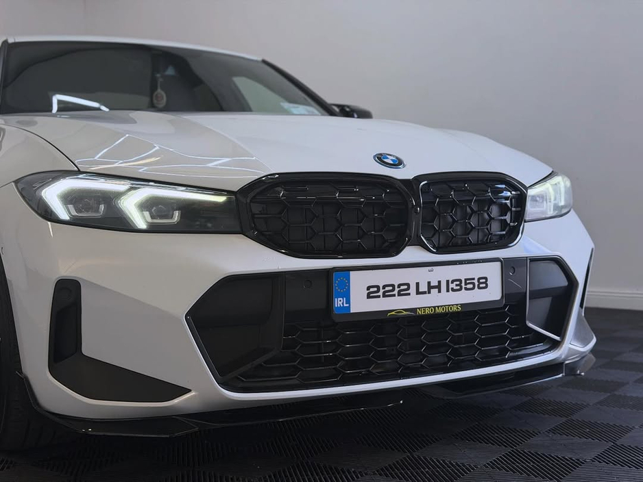 2022 BMW 3 Series - image 4