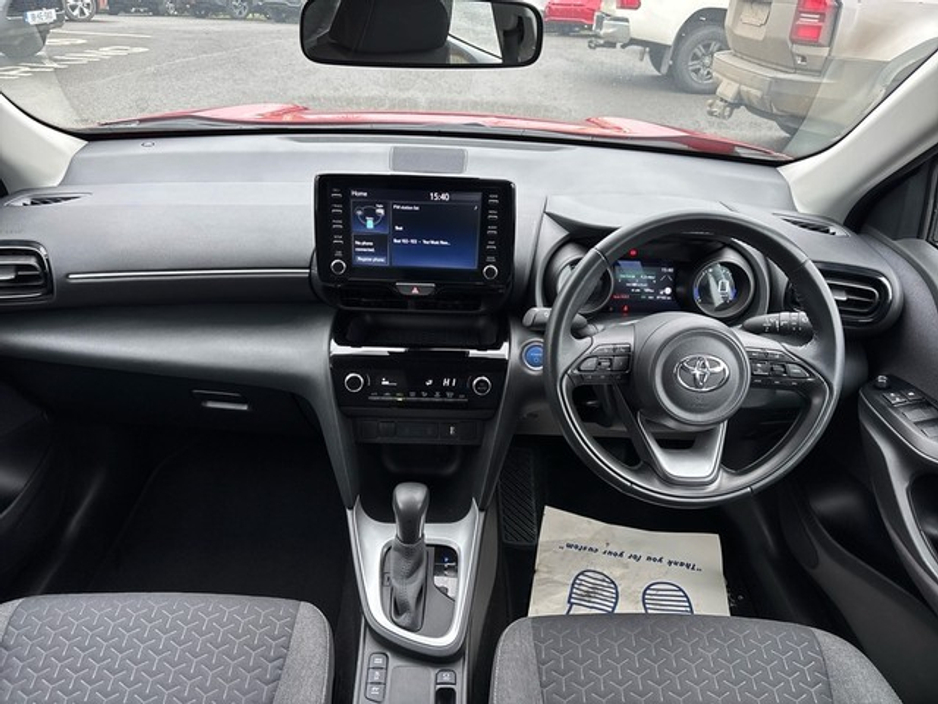 2024 Toyota Yaris Cross - image 8