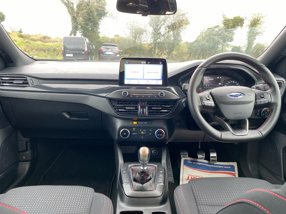 2019 Ford Focus - image 8