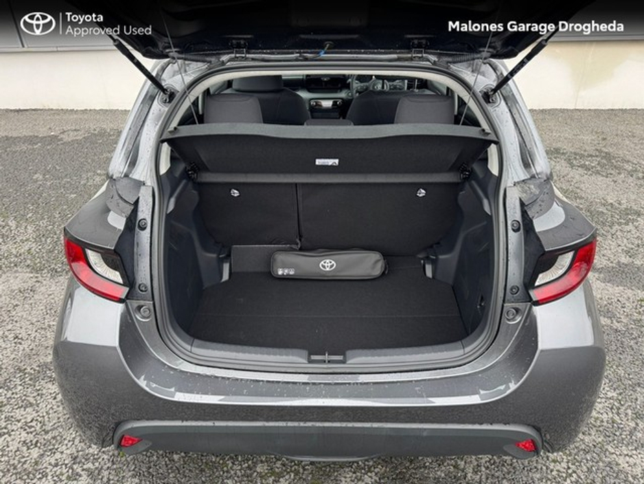 2025 Toyota Yaris - image 10