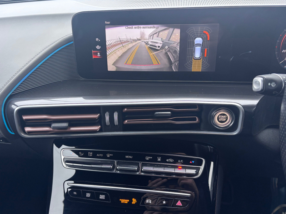2022 Mercedes-Benz EQC - image 9