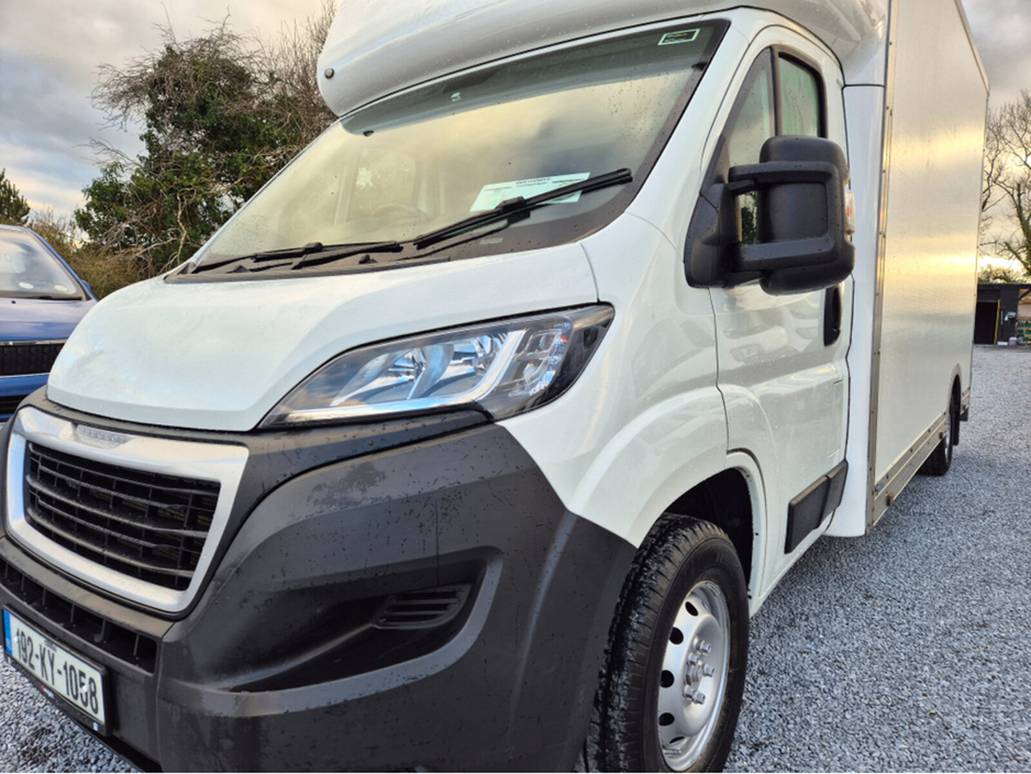 2019 Peugeot Boxer - image 2