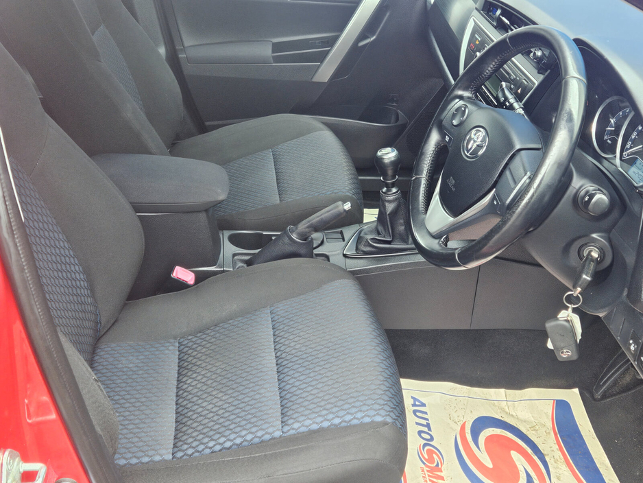 2015 Toyota Auris D-4D 90 (1.4) 5Dr Aura €8,950