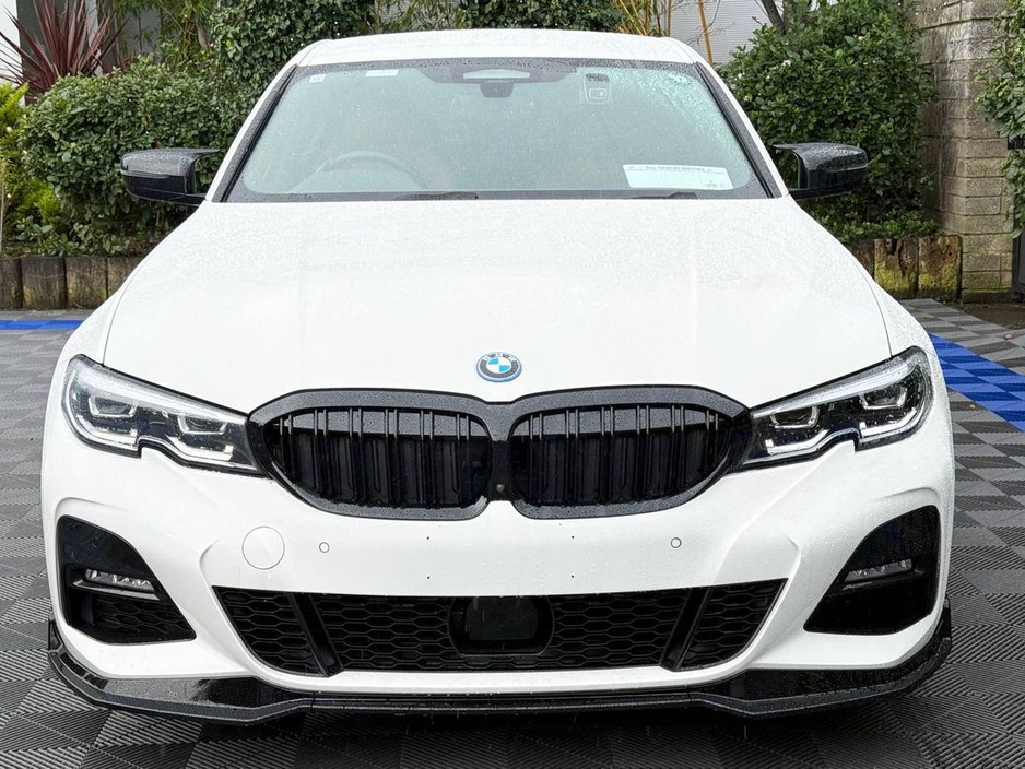 2021 BMW 3 Series - image 16