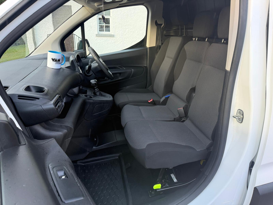 2022 Opel Combo - image 18