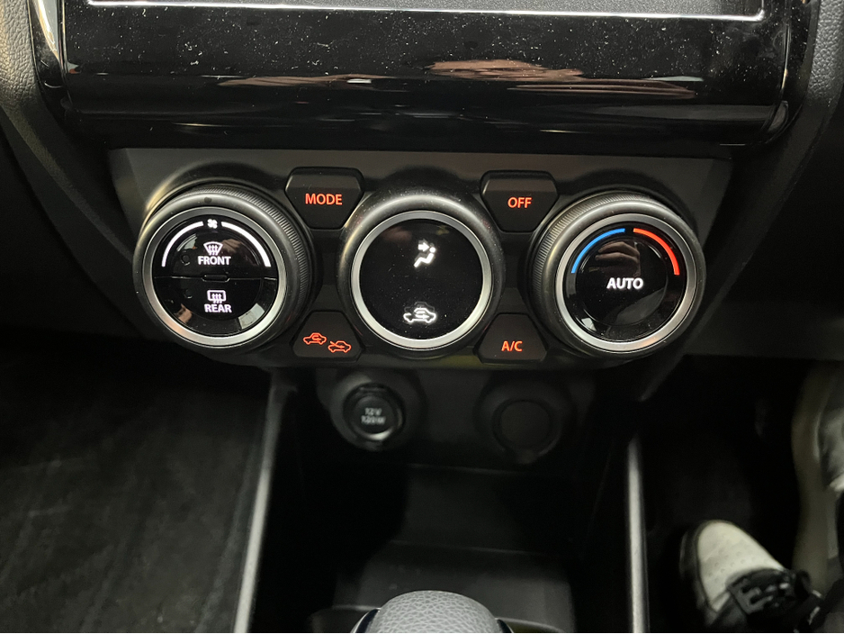 2022 Suzuki Swift - image 17