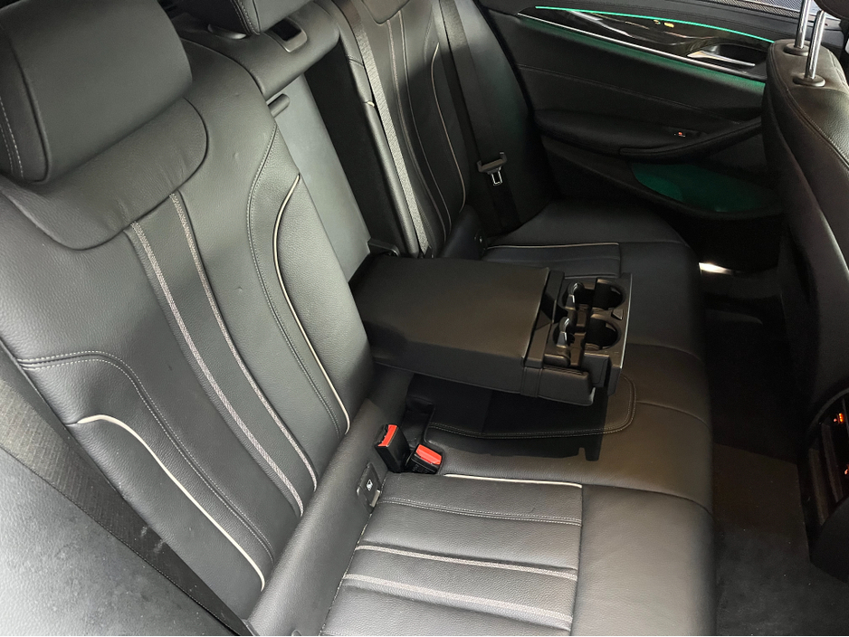 2019 BMW 5 Series - image 16