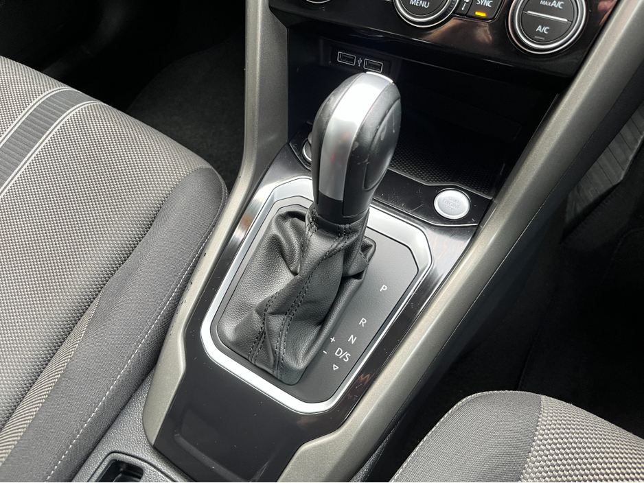 2020 Volkswagen T-Roc STYLE DESIGN AUTOMATIC 2.0 DIESEL //KEYLESS ENTRY//2 TONE PAINT//ADAPTIVE CRUISE CONTROL//REVERSE CAMERA// €23,950