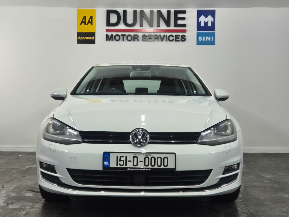 2015 Volkswagen Golf **HIGHLINE**ONLY 64000KMS**ALCANTARA SEATS*17" ALLOYS**LANE ASSIST**KEYLESS ENTRY AND START**ADAPTIVE CRUISE CONTROL**DUAL ZONE CLIMATE CONTROL**REVERSE CAMERA**BLUETOOTH STREAMING**FOLDING MIRRO €15,449