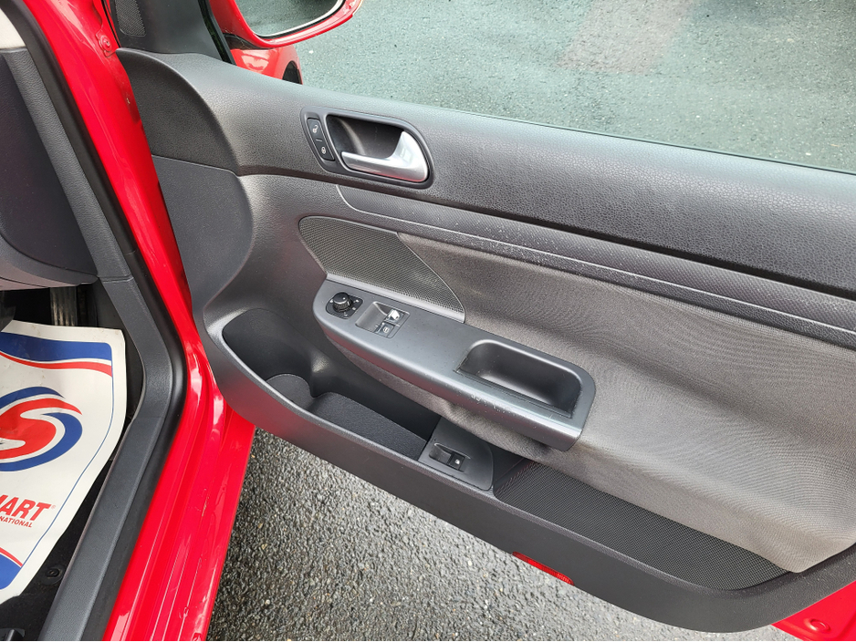 2007 Volkswagen Golf - image 13