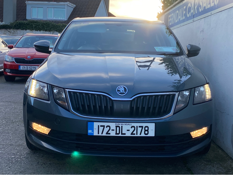 2017 Skoda Octavia - image 2