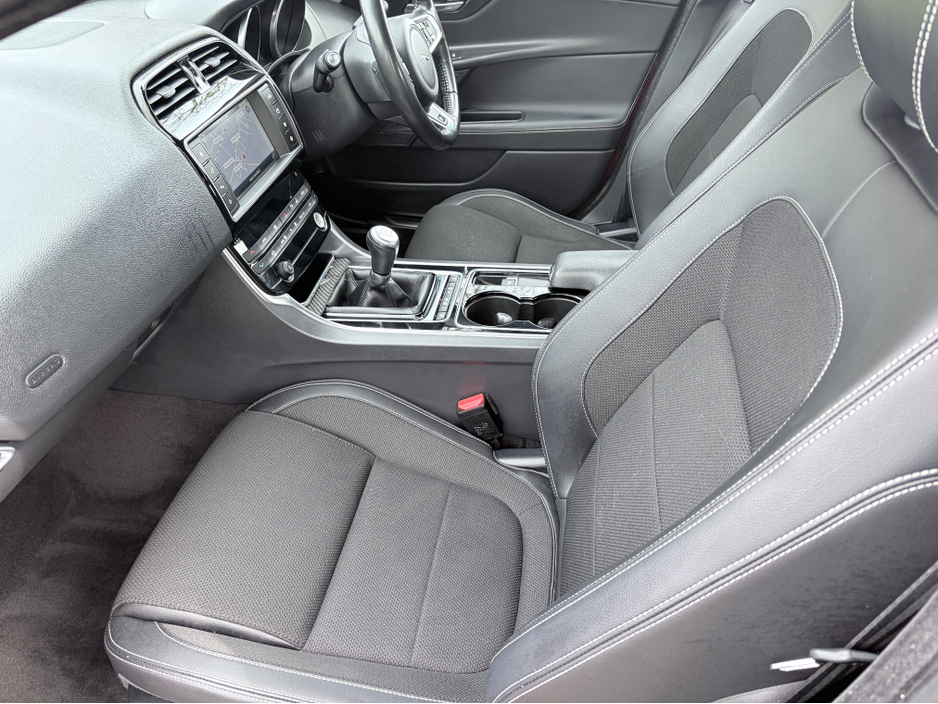 2018 Jaguar XE - image 16