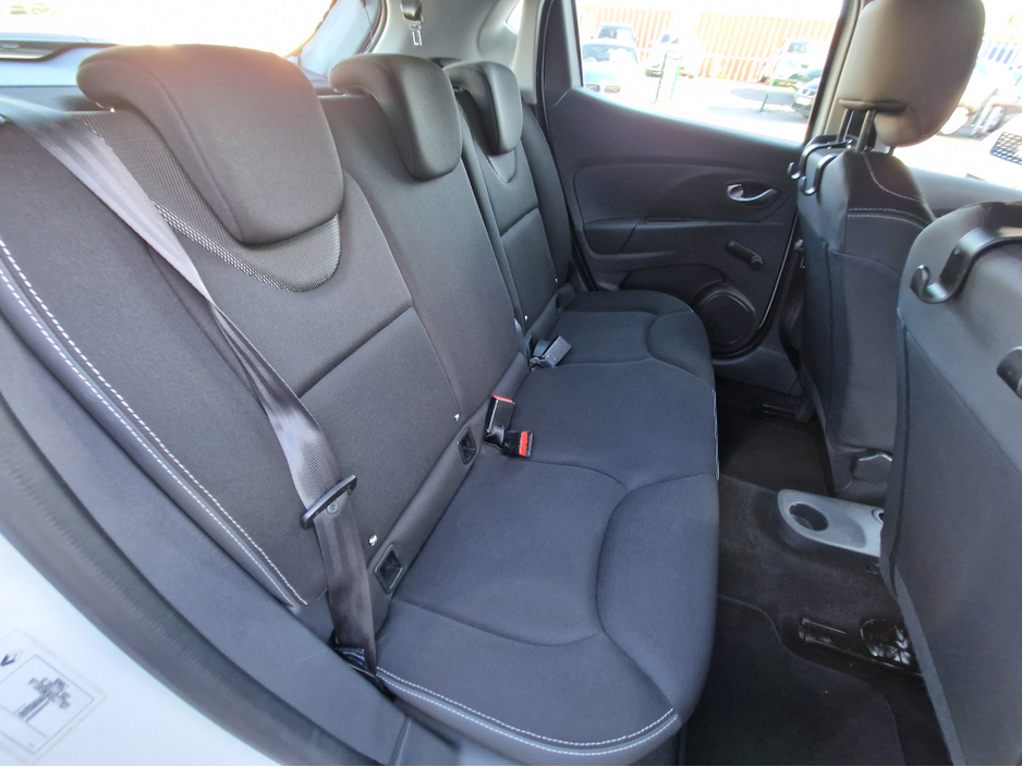 2016 Renault Clio - image 26