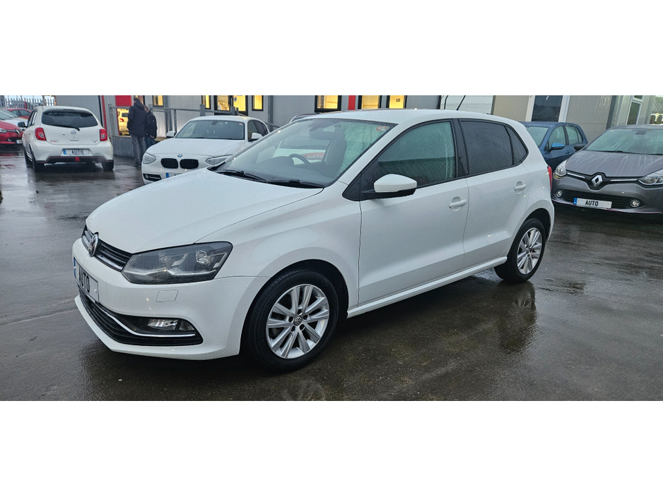 2015 Volkswagen Polo auto 1.2 comfortline plus low kms high spec €10,995