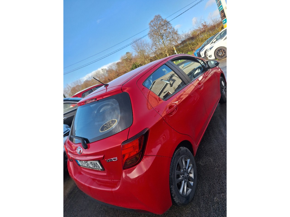 2017 Toyota Yaris - image 5