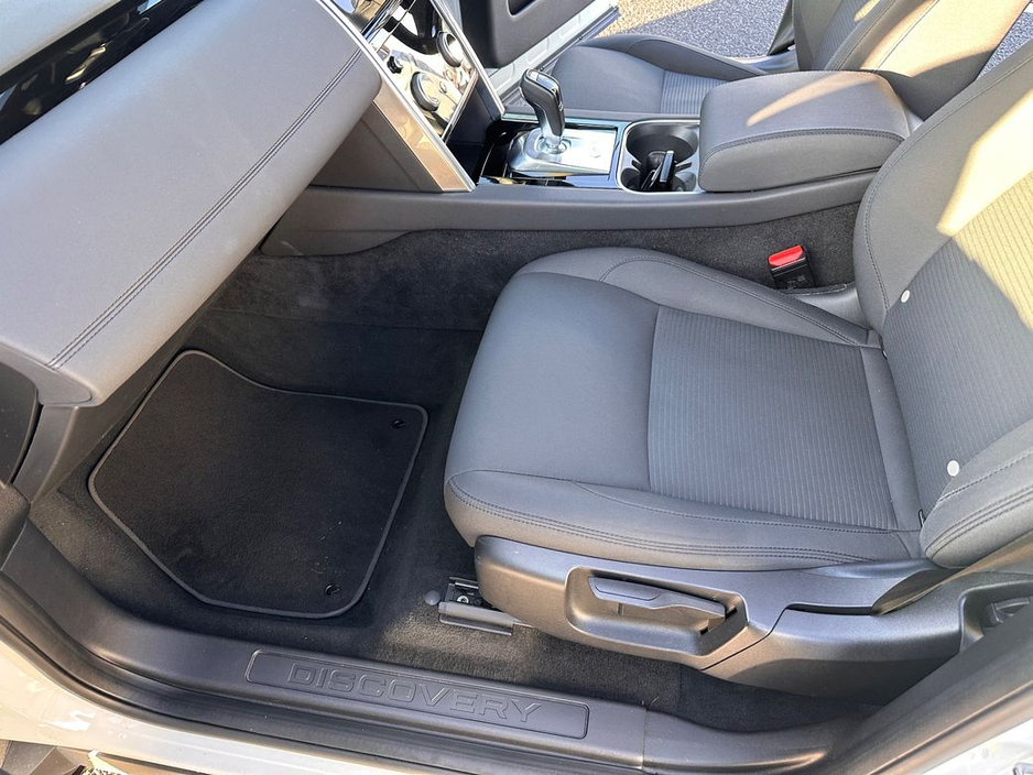 2020 Land Rover Discovery Sport - image 11