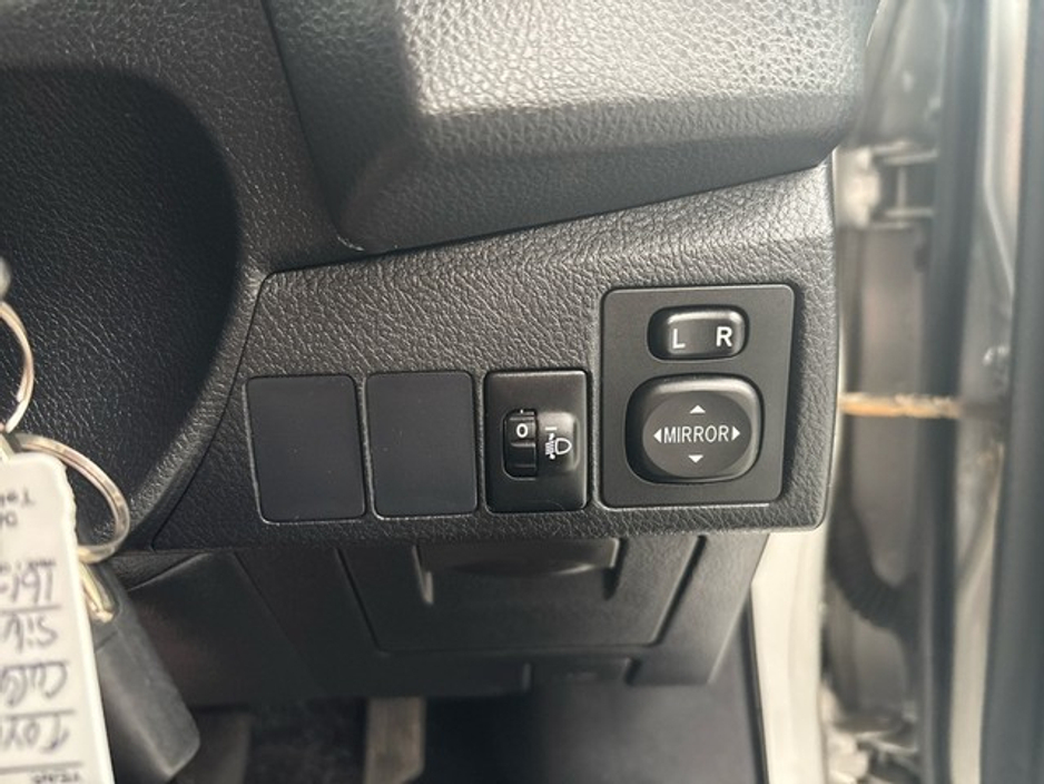 2016 Toyota Corolla - image 12