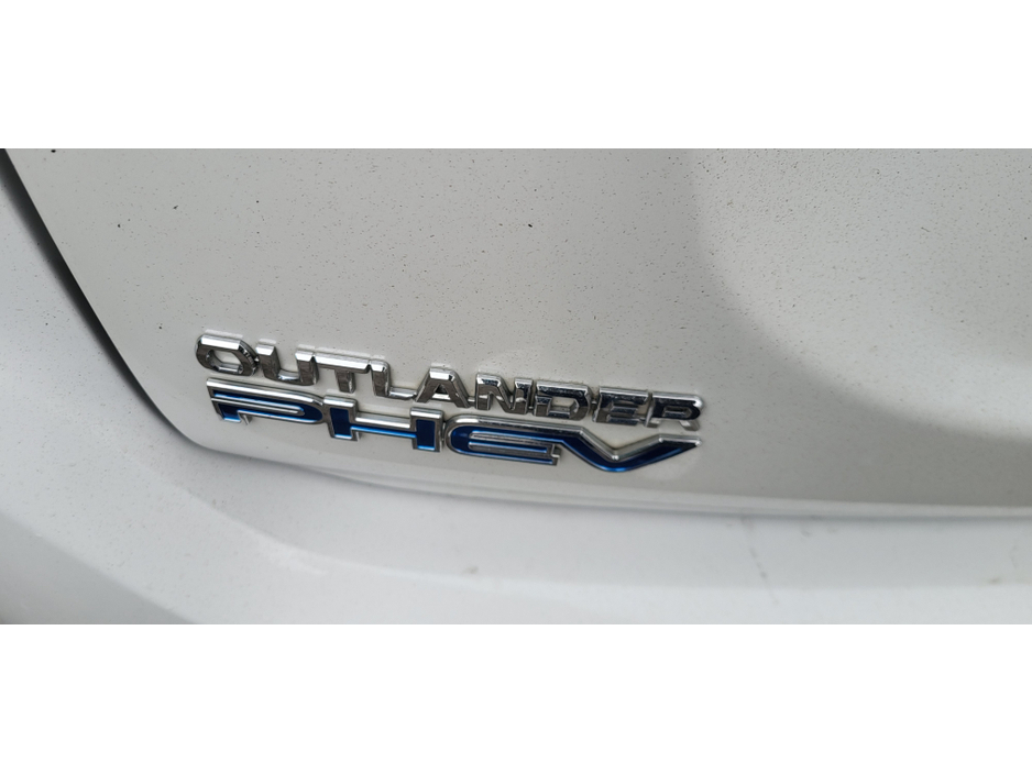 2020 Mitsubishi Outlander 2.4 DYNAMICS PHEV 221 €22,750