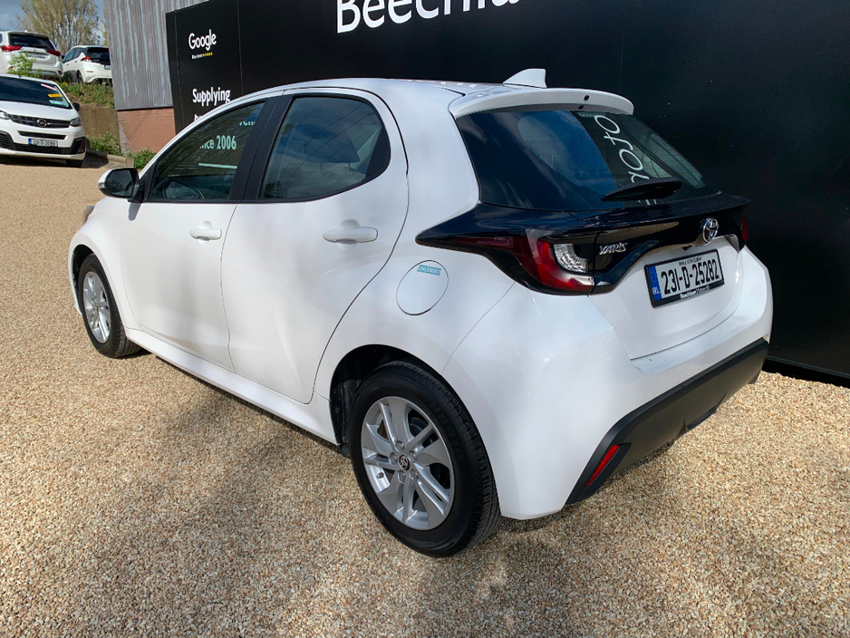 2023 Toyota Yaris - image 6