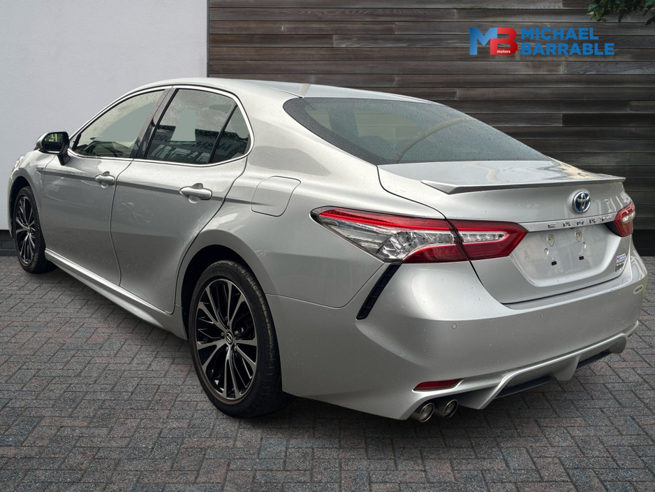 2019 Toyota Camry - image 3