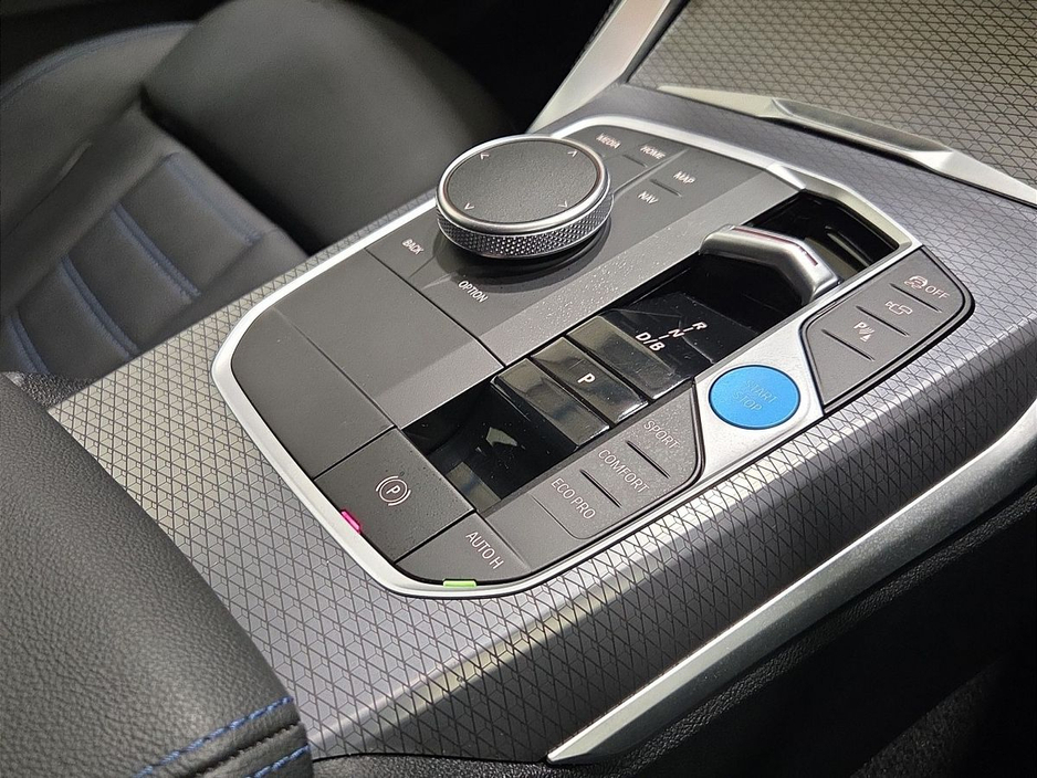 2025 BMW i4 - image 10