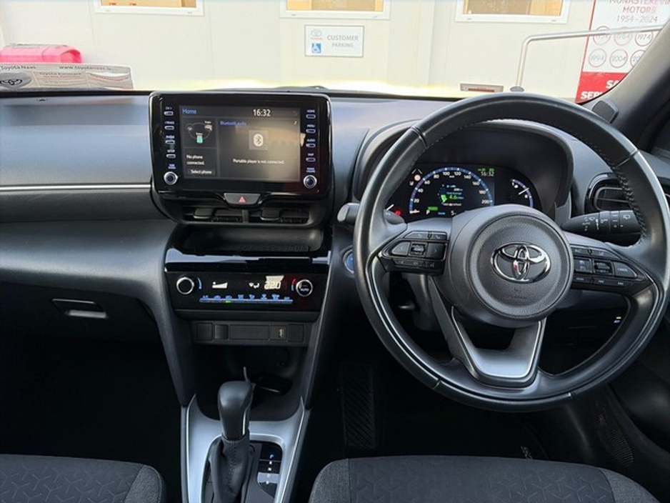 2023 Toyota Yaris Cross CROSS LUNA SPORT €28,888