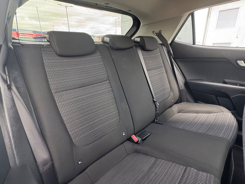 2017 Kia Stonic - image 9